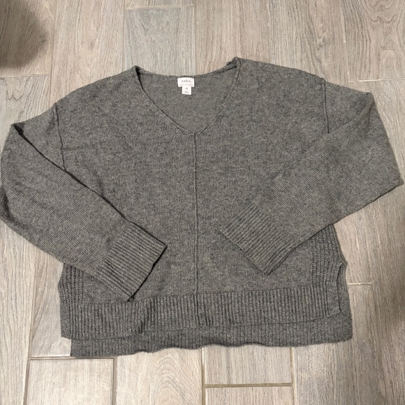 LIKE NEW! Women's Auden Gray V-Neck Sweater - XS - Picture 3 of 12